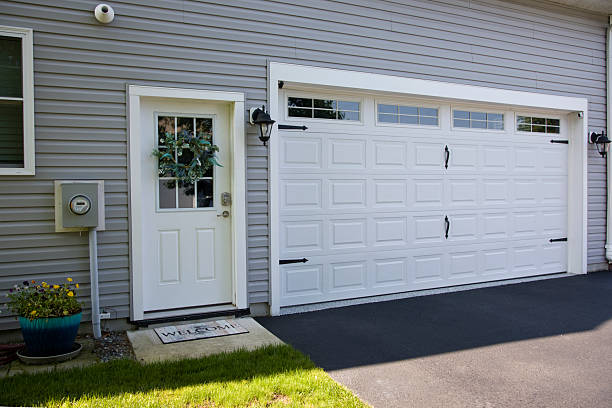 24/7 Emergency Garage Door Panel Replacement experts in Estancia, NM